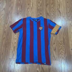 FC Barcelona Official Store Retro Captain's Shirt - Medium Youth